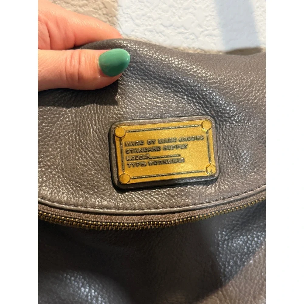 Marc by Marc Jacobs Womens Natasha Crossbody Bag Grey‎ Medium